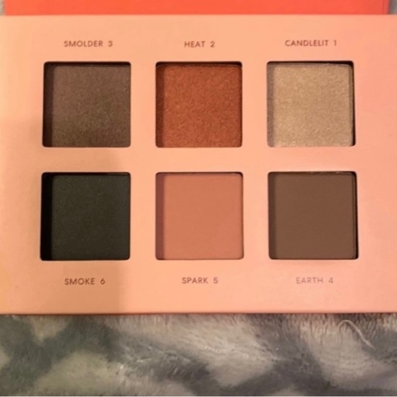 bareMineral’s Makeup Bundle - Picture 6 of 12